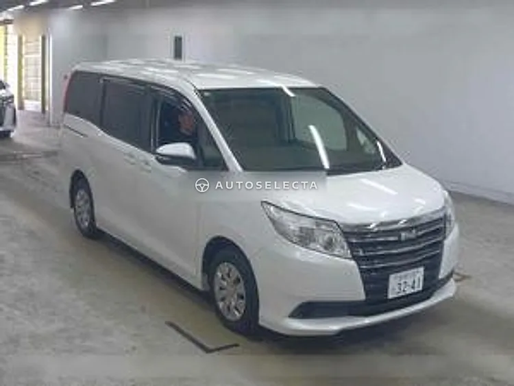 Toyota Noah 2014, photo 1 of 1