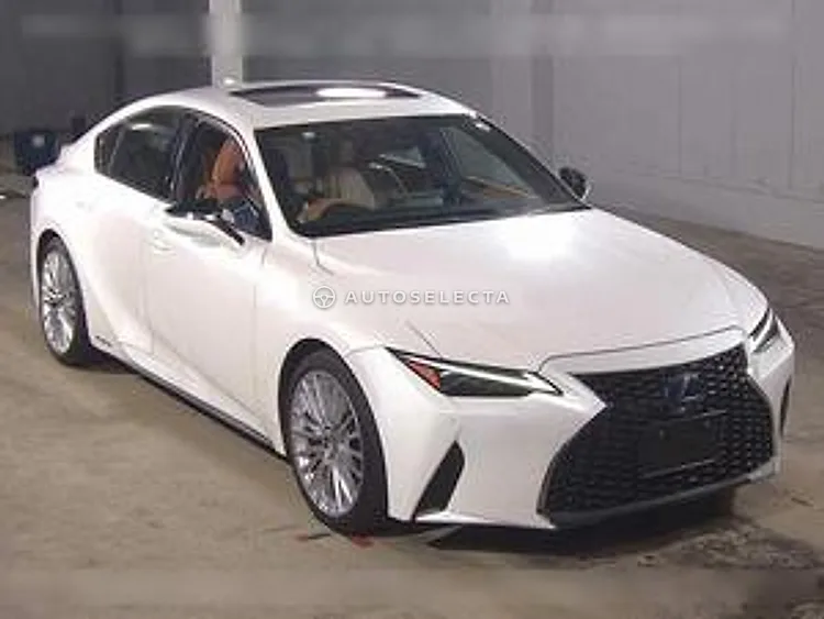 Lexus IS 2021, photo 1 of 15