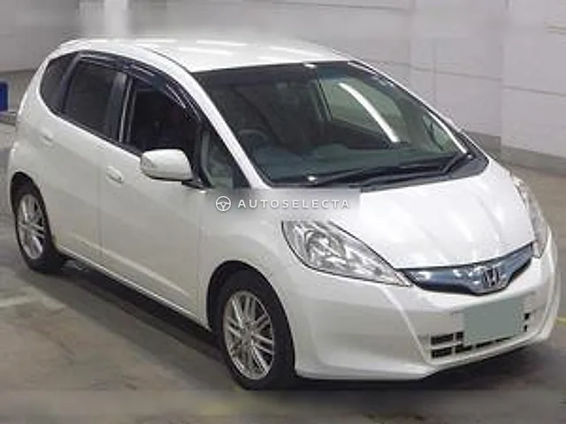 Honda Fit Hybrid 2013, auction grade 2