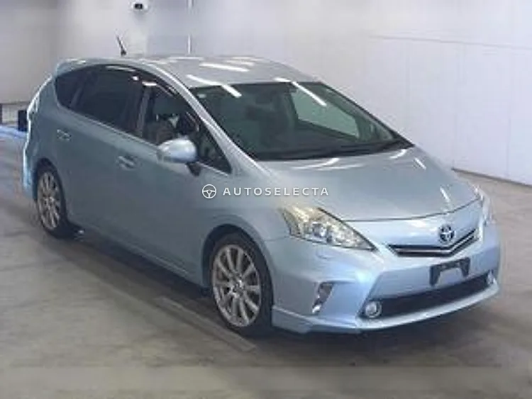 Toyota Prius Alpha 2011, photo 1 of 1