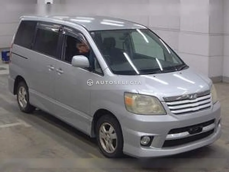 Toyota Noah 2003, photo 1 of 1