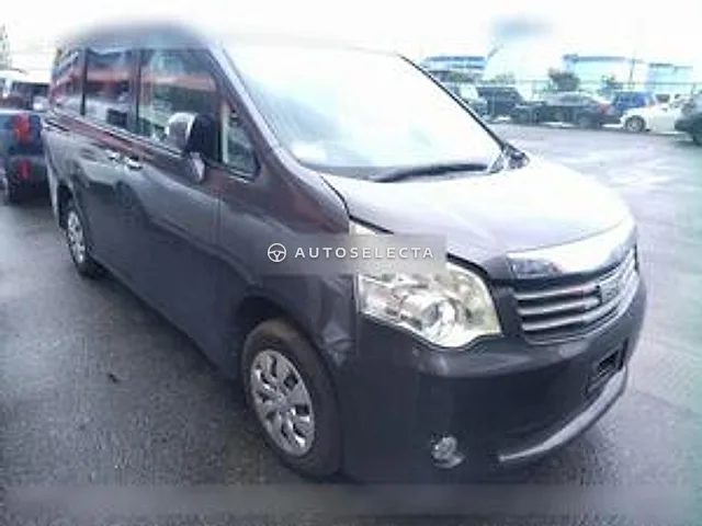Toyota Noah 2011