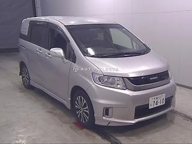 Honda Freed Spike 2014, auction grade R