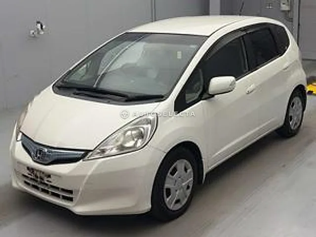 Honda Fit Hybrid 2011, auction grade 3.5