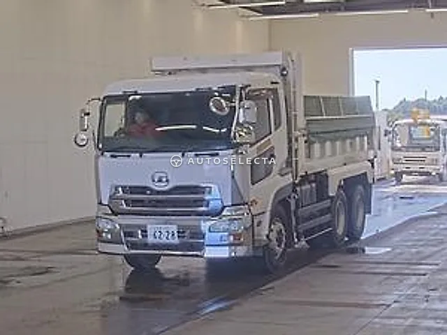 Nissan K ON 2011, auction grade 3.5