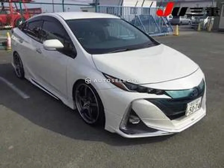 Toyota Prius PHV 2017, photo 1 of 1