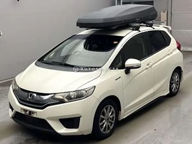 Honda Fit Hybrid 2013, auction grade 3.5