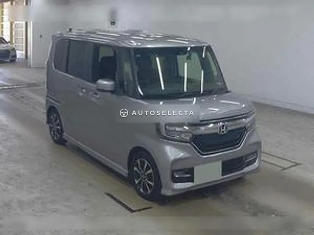Honda N-BOX Custom 2017, auction grade 4.5