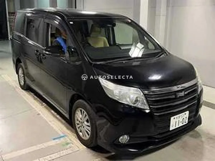 Toyota Noah 2016, photo 1 of 1
