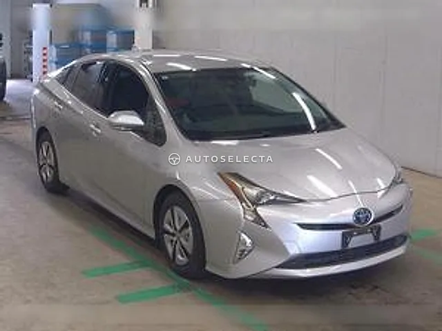 Toyota Prius 2017, auction grade 3.5