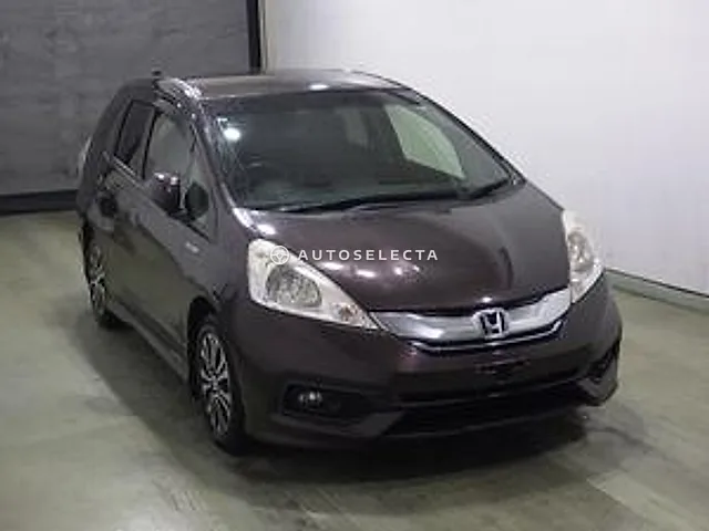 Honda Fit Shuttle 2013, auction grade 3.5
