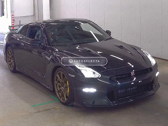 Nissan GT-R 2023, auction grade 6