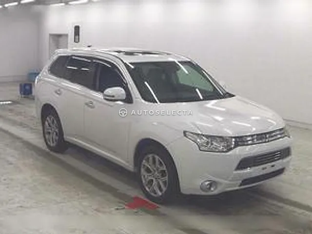 Mitsubishi Outlander PHEV 2013, auction grade 3.5