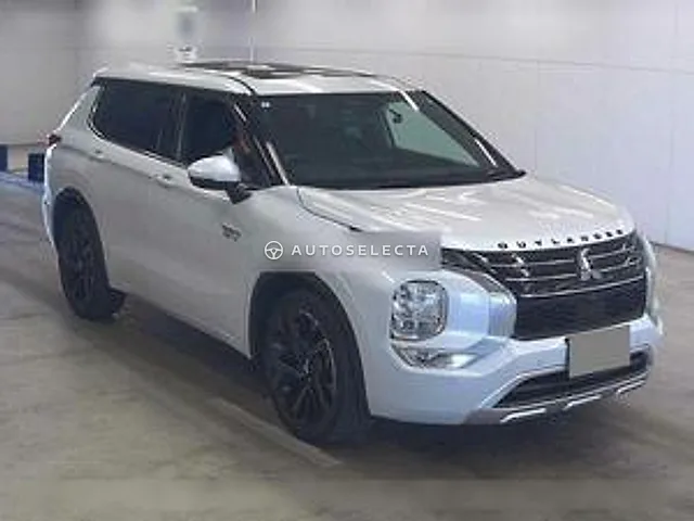 Mitsubishi Outlander PHEV 2023, auction grade 4.5