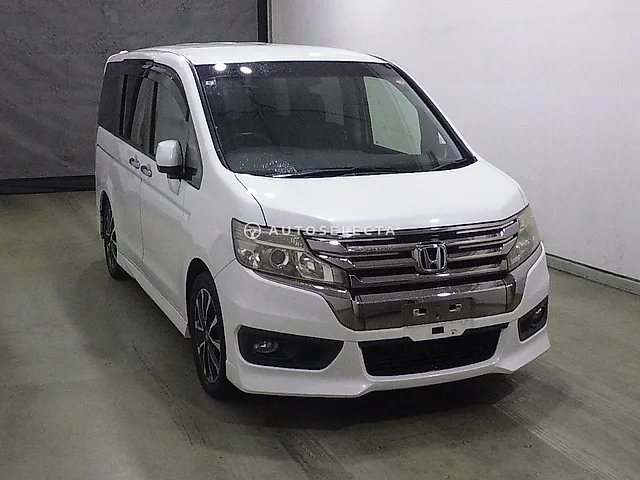 Honda Stepwgn Spada 2013, auction grade 3.5