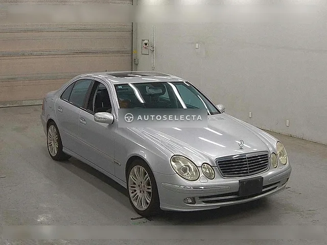 Mercedes-Benz E-Class 2005, auction grade 4