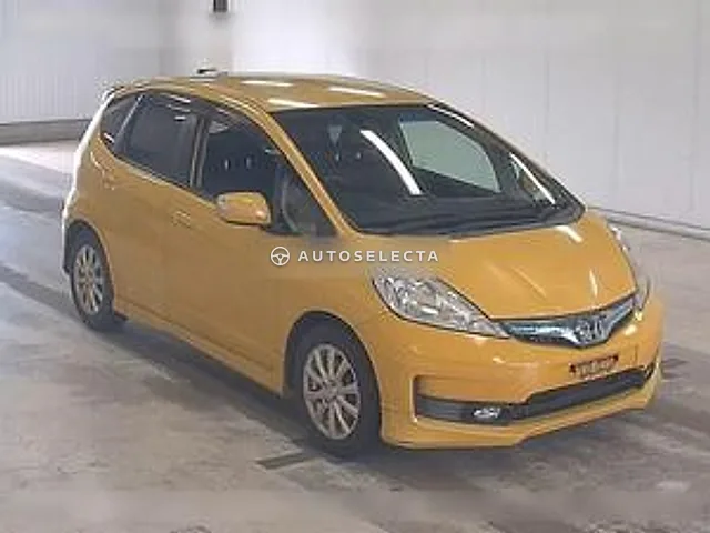 Honda Fit Hybrid 2012, auction grade 3.5