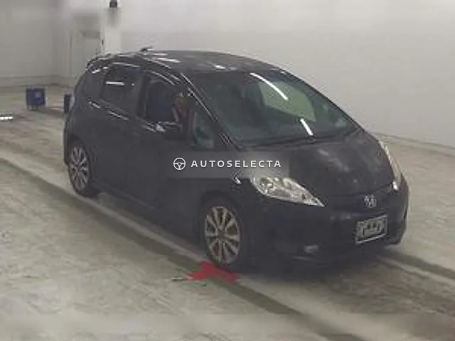 Honda Fit Hybrid 2013, auction grade R