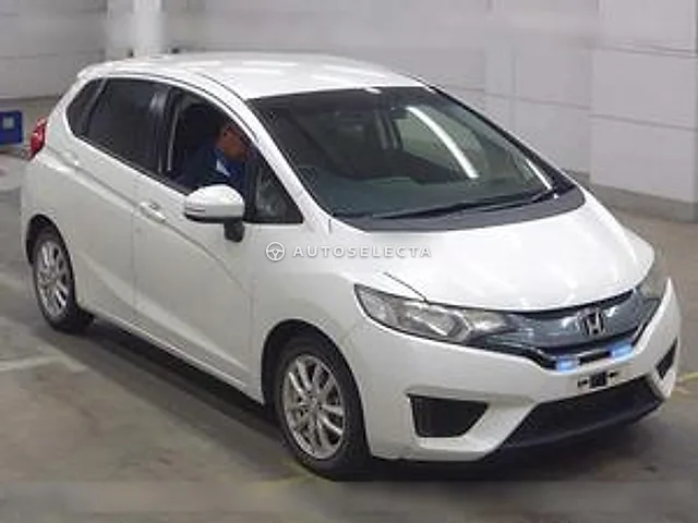 Honda Fit Hybrid 2013, auction grade 3