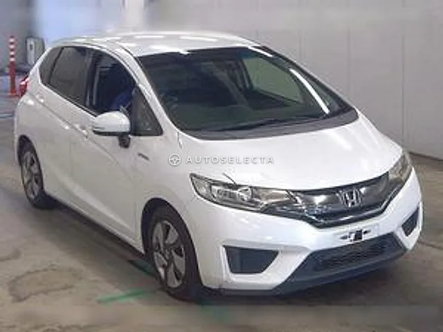 Honda Fit Hybrid 2015, auction grade 3.5