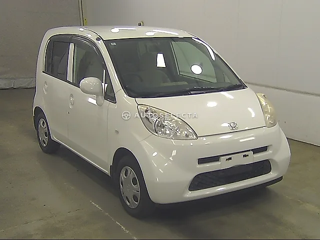 Honda Life 2006, auction grade R