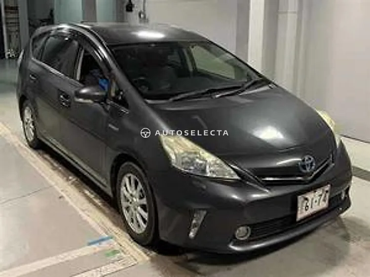 Toyota Prius Alpha 2012, photo 1 of 1