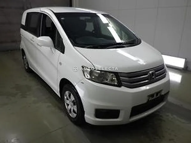 Honda Freed Spike 2013, auction grade 3.5