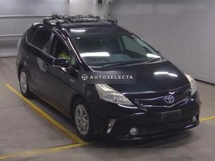 Toyota Prius Alpha 2011, photo 1 of 1