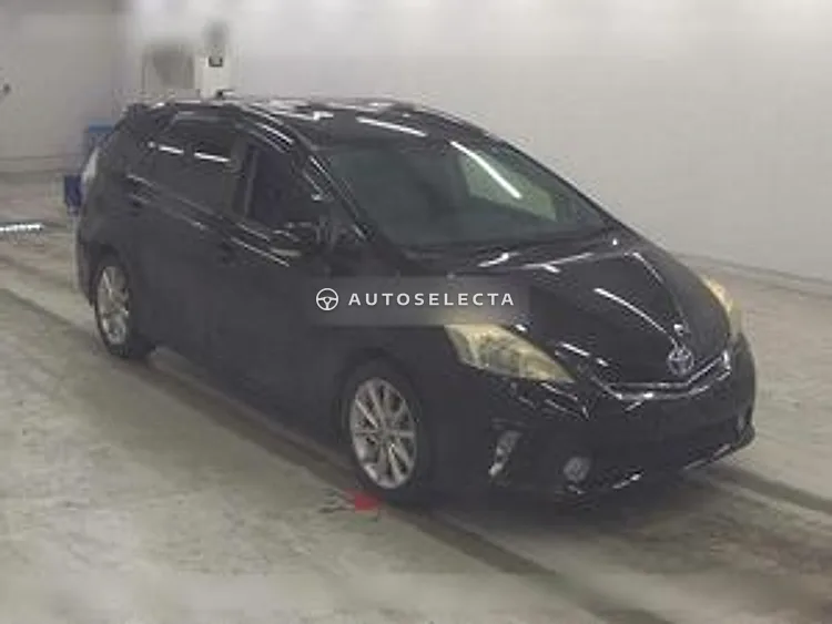 Toyota Prius Alpha 2012, photo 1 of 1