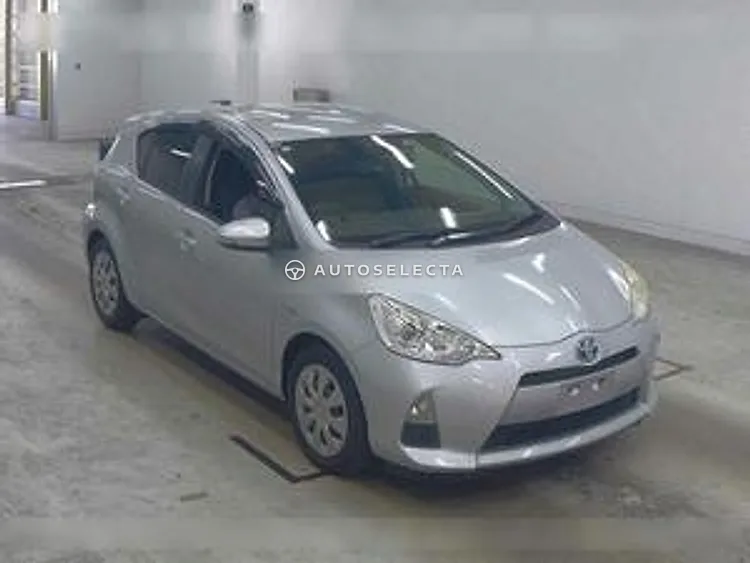 Toyota Aqua 2013, photo 1 of 1