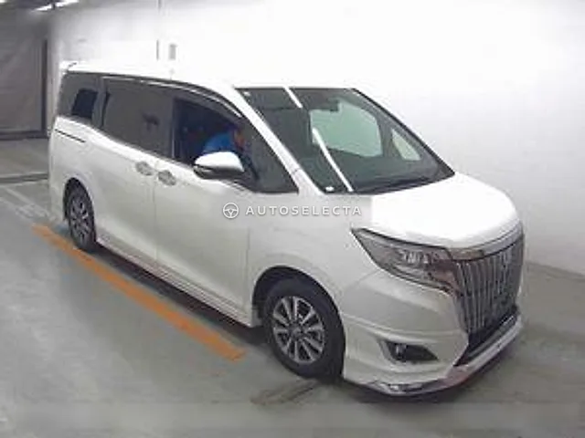 Toyota Esquire 2018, auction grade R