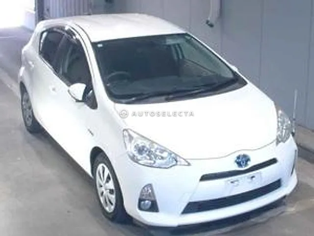 Toyota Aqua 2013, auction grade R
