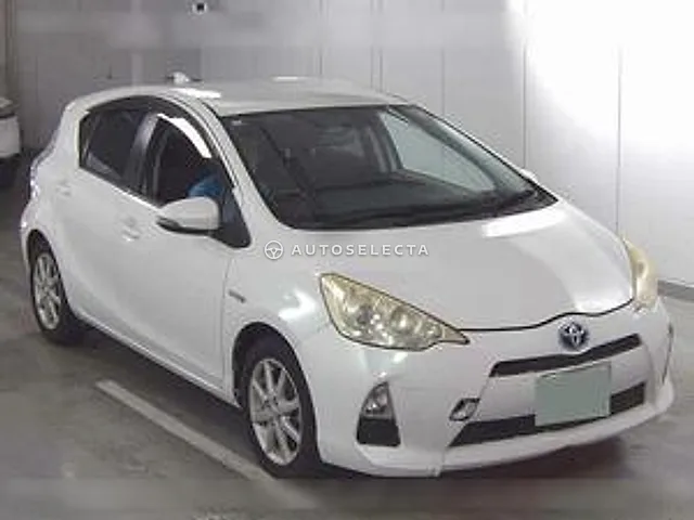 Toyota Aqua 2012, auction grade R