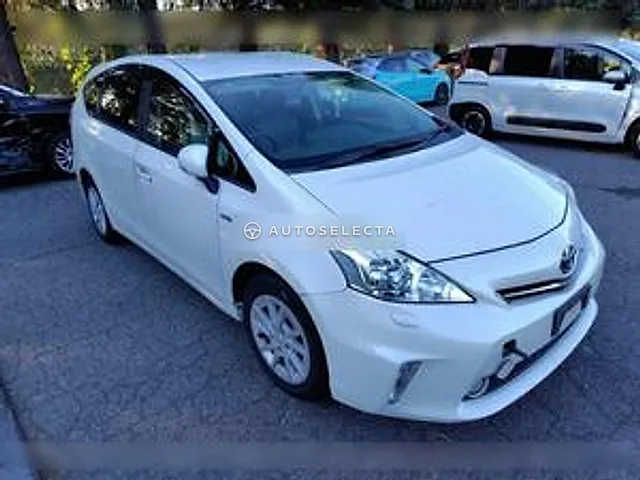 Toyota Prius Alpha 2013