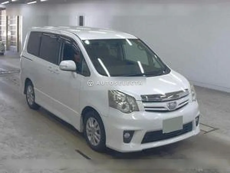 Toyota Noah 2012, photo 1 of 1