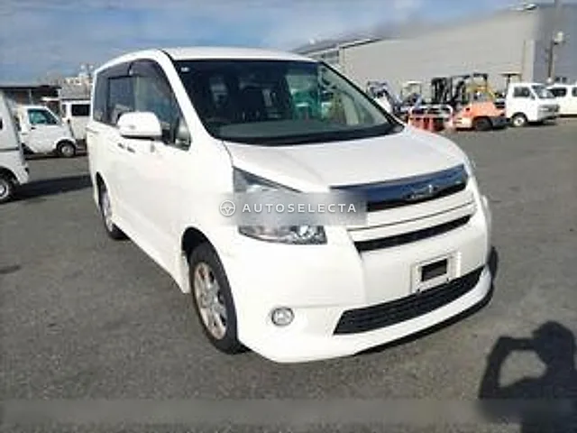 Toyota Noah 2010