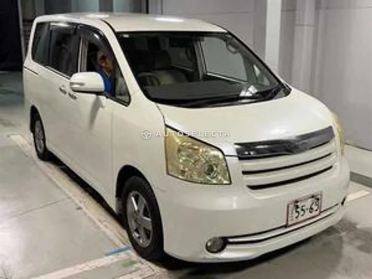 Toyota Noah 2009, photo 1 of 1
