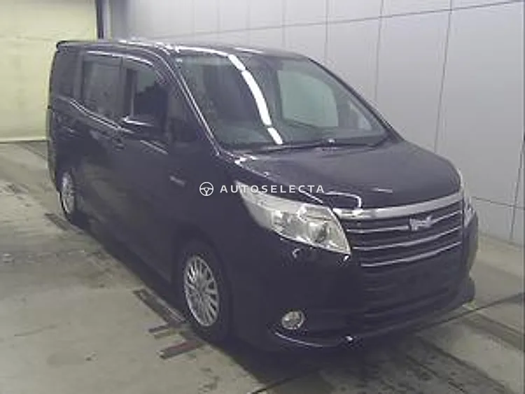 Toyota Noah 2015, photo 1 of 1