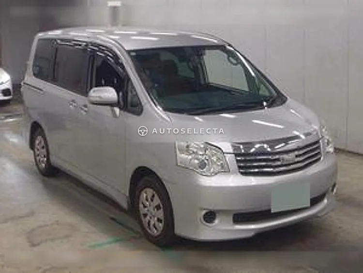 Toyota Noah 2012, photo 1 of 1