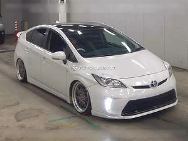 Toyota Prius 2012, auction grade RA