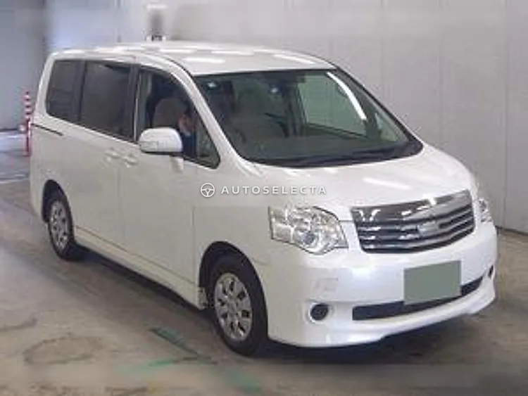 Toyota Noah 2013, photo 1 of 1