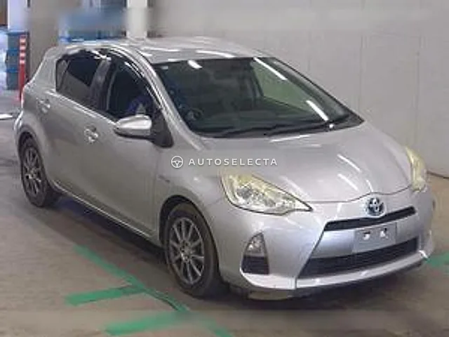 Toyota Aqua 2012, auction grade R