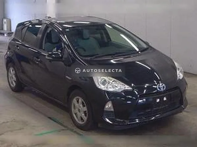 Toyota Aqua 2012, auction grade R