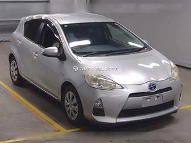 Toyota Aqua 2012, auction grade R