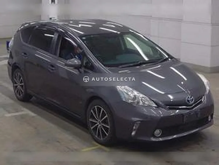 Toyota Prius Alpha 2012, photo 1 of 1