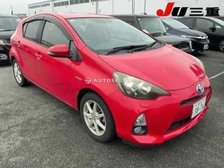 Toyota Aqua 2012, photo 1 of 11