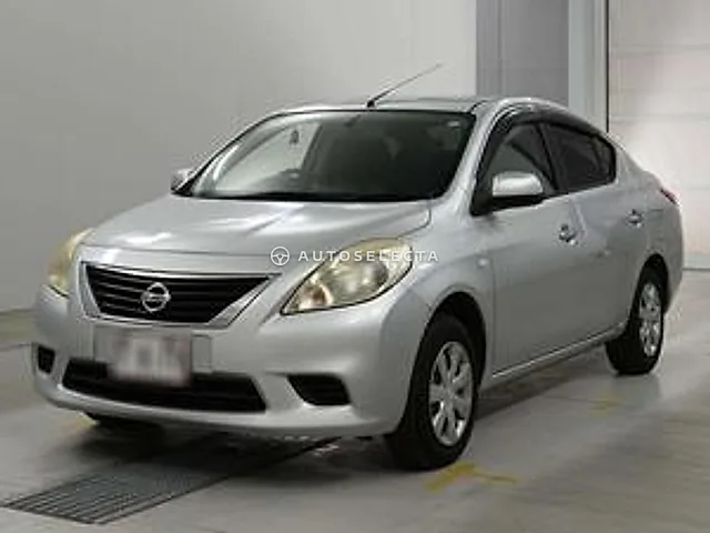Nissan Tiida Latio 2013
