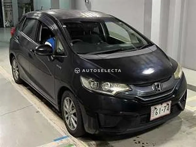 Honda Fit Hybrid 2013, auction grade 3.5