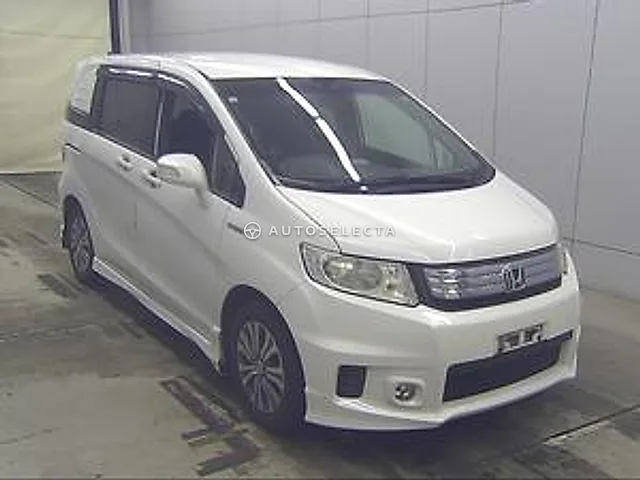 Honda Freed Spike 2013, auction grade R
