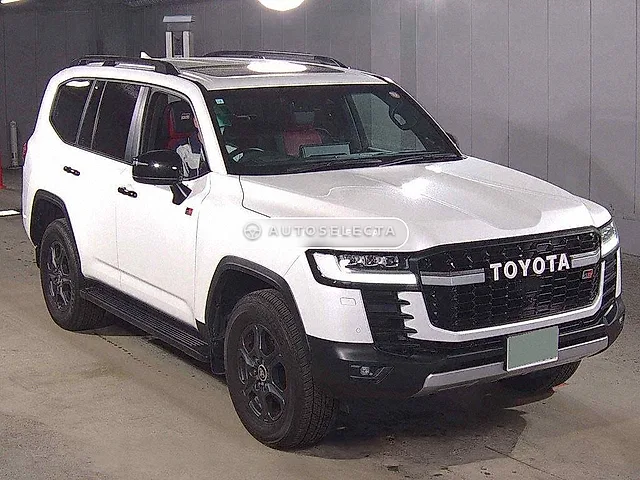 Toyota Land Cruiser GR Sport 2023, auction grade 4.5